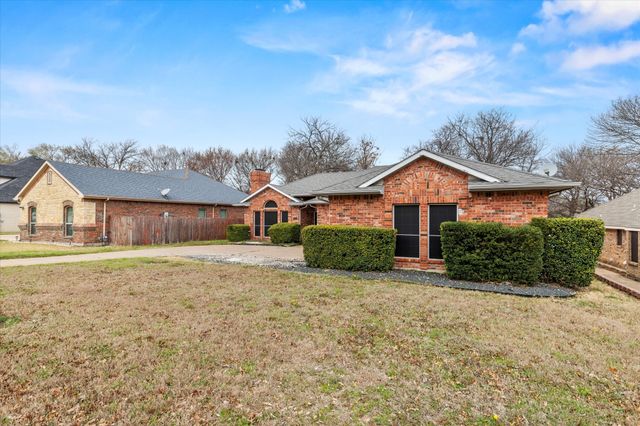 1021 Crestwood Court, Desoto, TX 75115