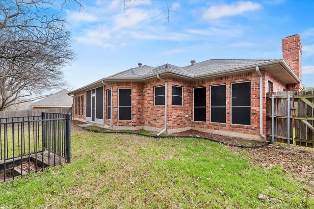 1021 Crestwood Court, Desoto, TX 75115