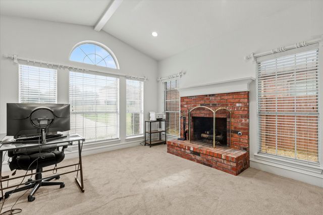 1021 Crestwood Court, Desoto, TX 75115