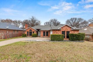 1021 Crestwood Court, Desoto, TX 75115