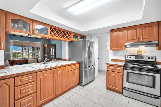 2030 NW 91st Ter, Pembroke Pines, FL 33024