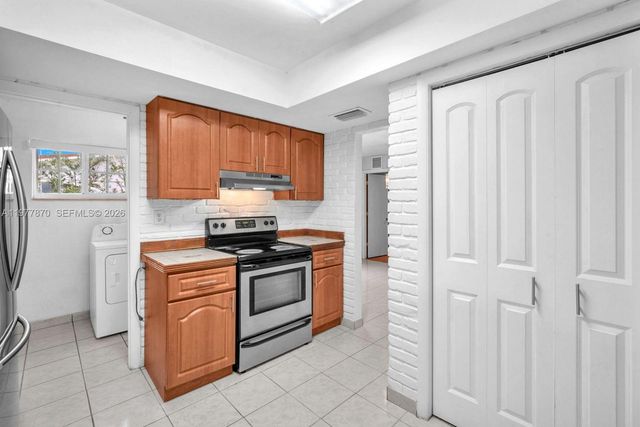 2030 NW 91st Ter, Pembroke Pines, FL 33024