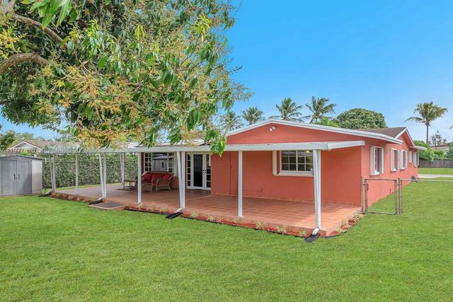 2030 NW 91st Ter, Pembroke Pines, FL 33024