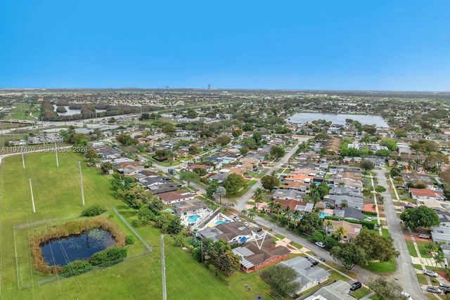 2030 NW 91st Ter, Pembroke Pines, FL 33024