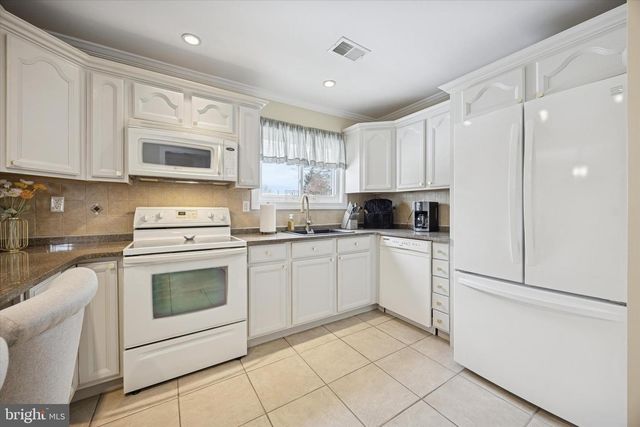 8 HERCULES CT, Sewell, NJ 08080