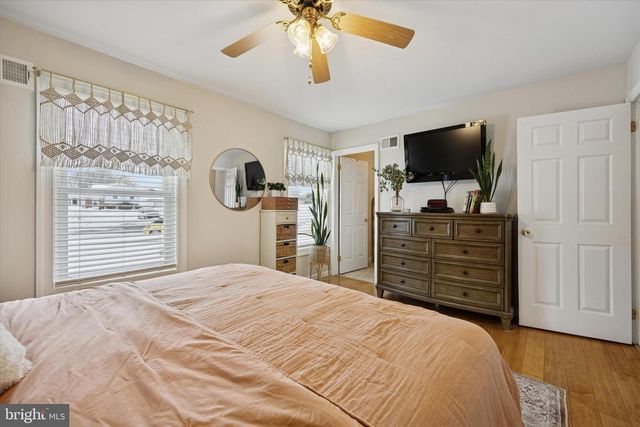 8 HERCULES CT, Sewell, NJ 08080