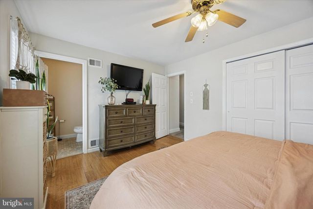 8 HERCULES CT, Sewell, NJ 08080