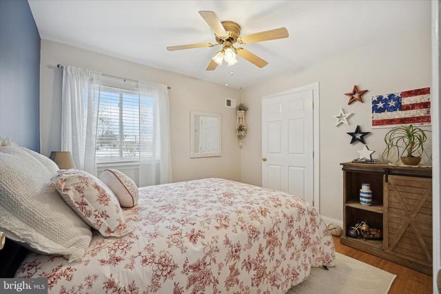 8 HERCULES CT, Sewell, NJ 08080