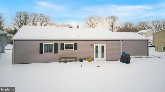 8 HERCULES CT, Sewell, NJ 08080