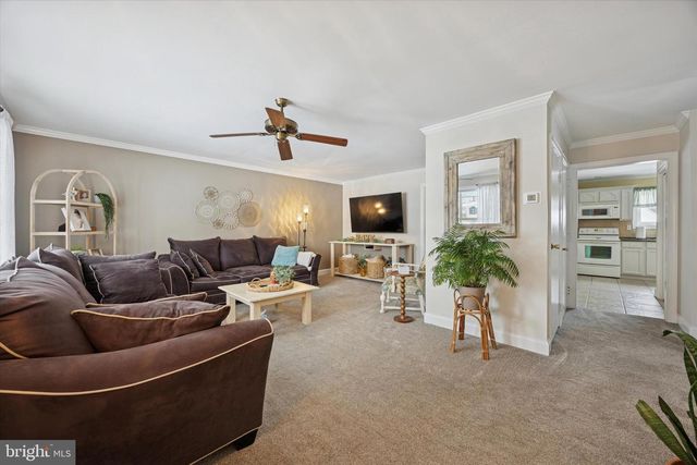 8 HERCULES CT, Sewell, NJ 08080