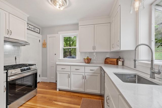 4 Western Ave, Wakefield, MA 01880