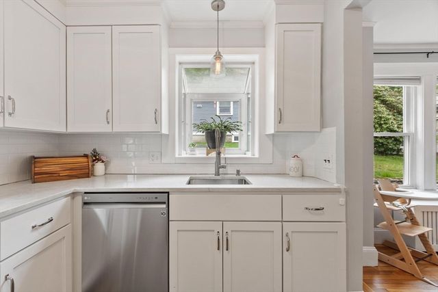 4 Western Ave, Wakefield, MA 01880
