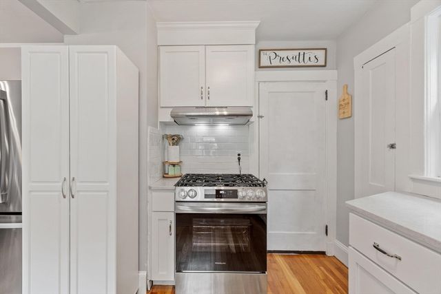 4 Western Ave, Wakefield, MA 01880