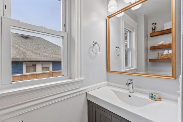 4 Western Ave, Wakefield, MA 01880