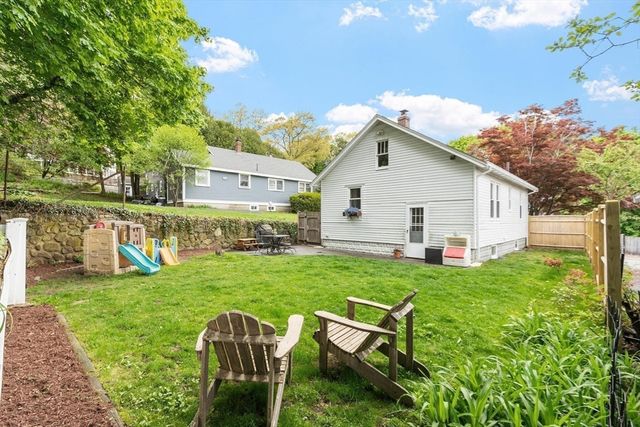 4 Western Ave, Wakefield, MA 01880