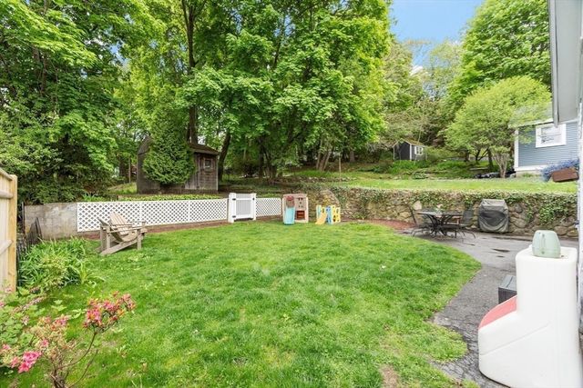 4 Western Ave, Wakefield, MA 01880