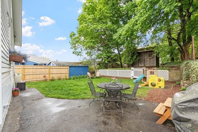 4 Western Ave, Wakefield, MA 01880