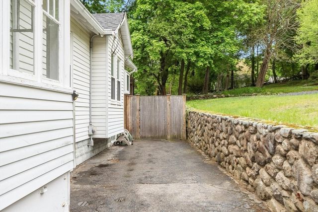 4 Western Ave, Wakefield, MA 01880