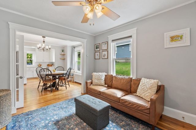4 Western Ave, Wakefield, MA 01880