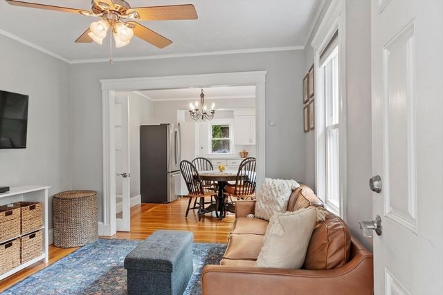 4 Western Ave, Wakefield, MA 01880