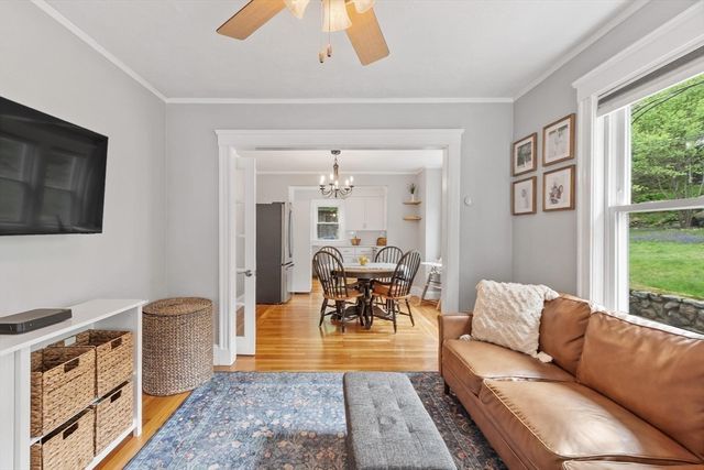 4 Western Ave, Wakefield, MA 01880