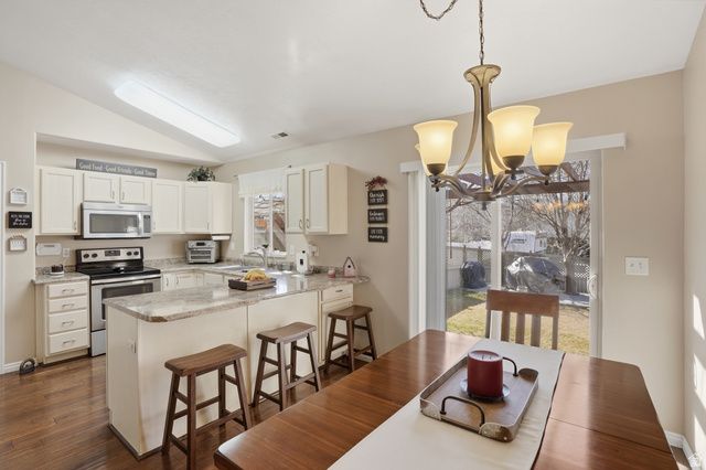 7737 N RANCHES PKWY, Eagle Mountain, UT 84005