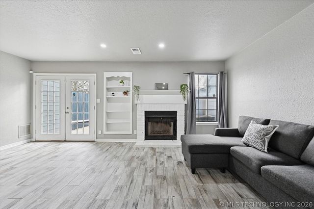 5519 S Atlanta Avenue 24, Tulsa, OK 74105