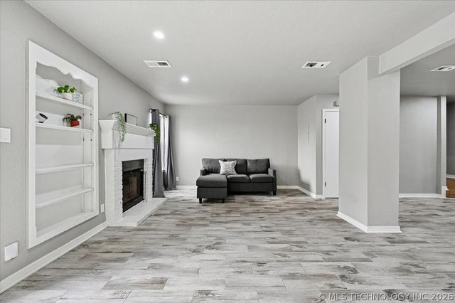 5519 S Atlanta Avenue 24, Tulsa, OK 74105