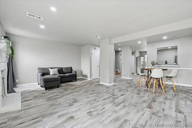 5519 S Atlanta Avenue 24, Tulsa, OK 74105