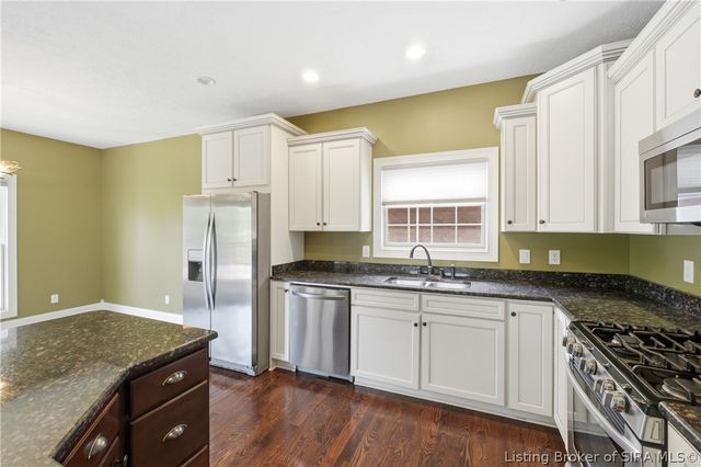 3119 Arbor Ridge Lane, New Albany, IN 47150