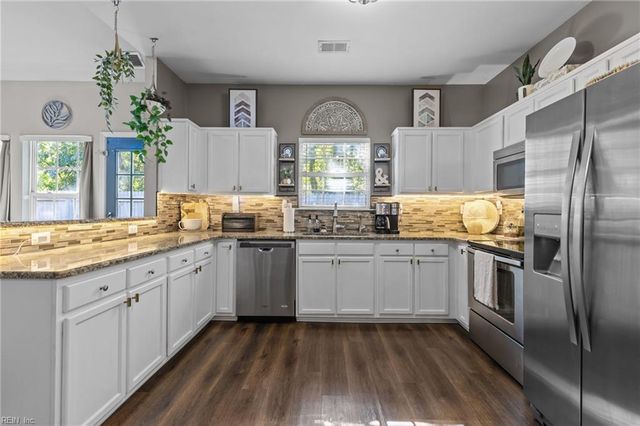 4026 River Breeze CIR, Chesapeake, VA 23321