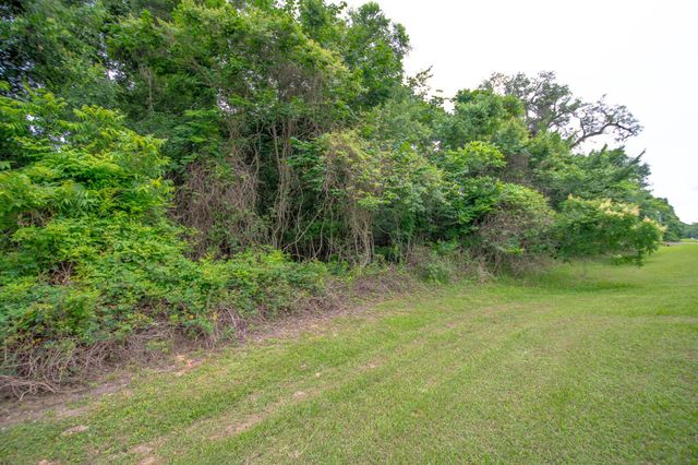 1015 W Point Drive, Rosharon, TX 77583