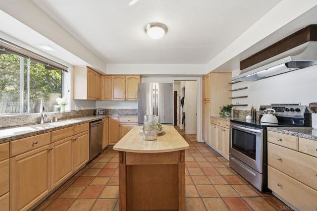 11248 Calle Oro Verde, Valley Center, CA 92082