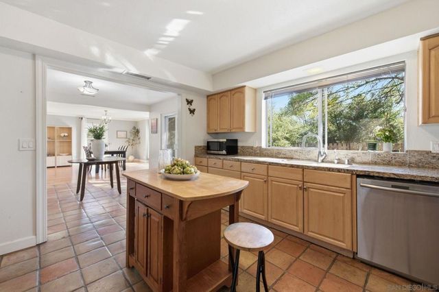 11248 Calle Oro Verde, Valley Center, CA 92082