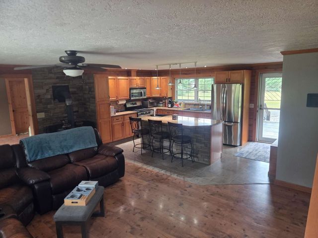 307 Chicopee St, Granby, MA 01033