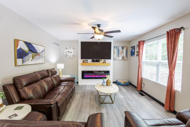 1899 Farmhouse Way, Florence, KY 41042