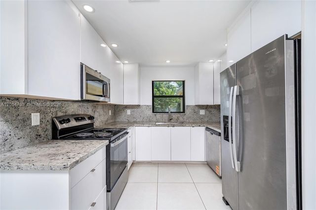 2106 Plunkett Ct, Hollywood, FL 33020