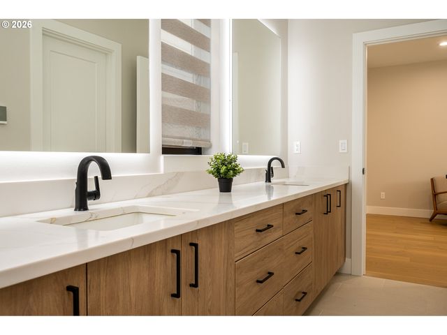 480 W U St, Washougal, WA 98671