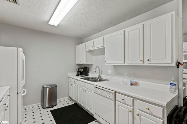1004 Pelham Square Way, Greer, SC 29650