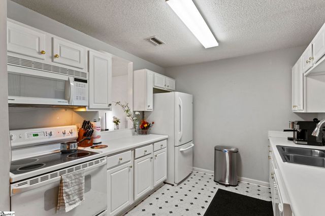 1004 Pelham Square Way, Greer, SC 29650