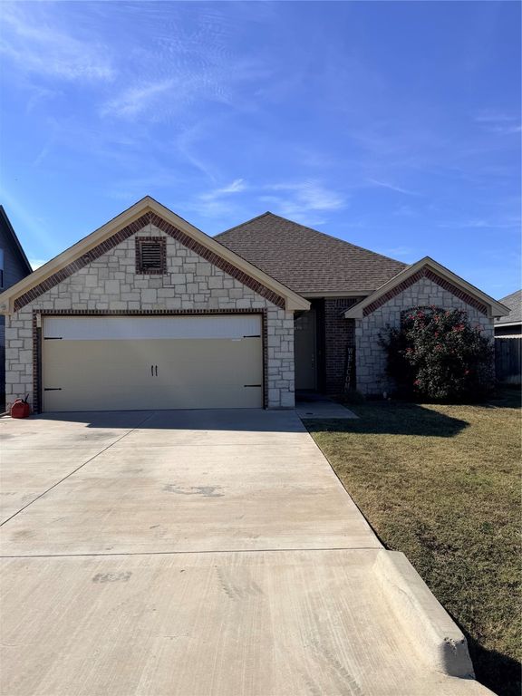 3308 White Horse Drive, Granbury, TX 76049
