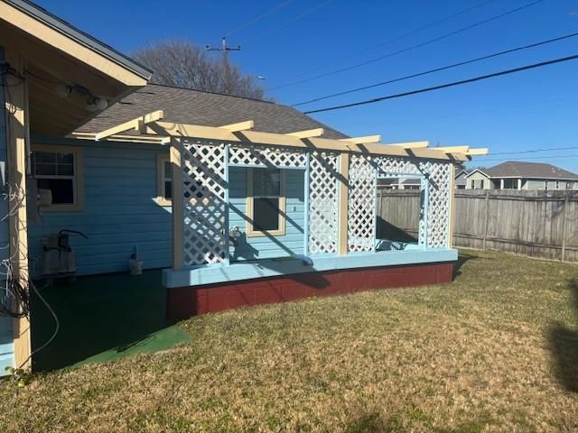 101 Pompano Avenue, Galveston, TX 77550