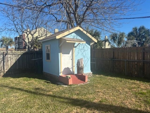 101 Pompano Avenue, Galveston, TX 77550