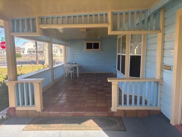 101 Pompano Avenue, Galveston, TX 77550