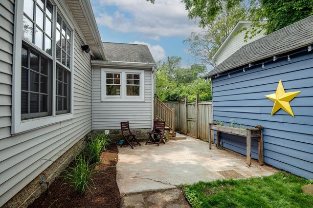 2716 Sharondale Ct, Nashville, TN 37215