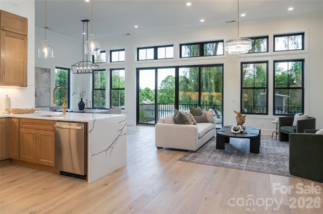 6 Dailey Drive, Asheville, NC 28801