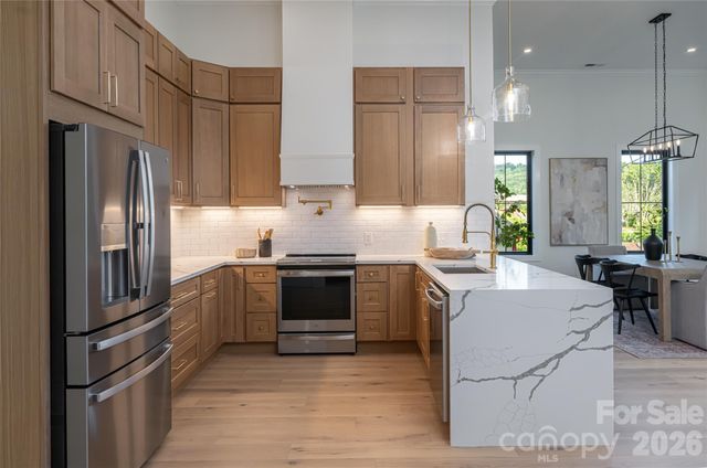 6 Dailey Drive, Asheville, NC 28801