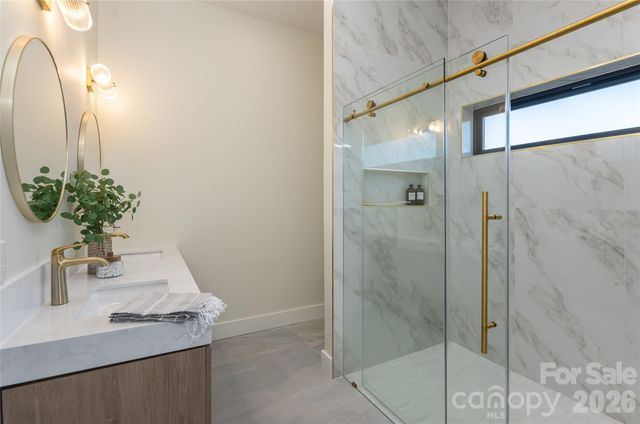 6 Dailey Drive, Asheville, NC 28801
