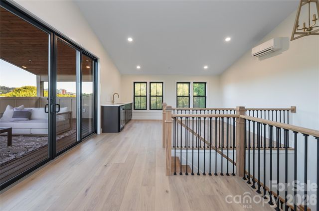 6 Dailey Drive, Asheville, NC 28801