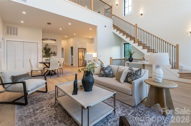 6 Dailey Drive, Asheville, NC 28801
